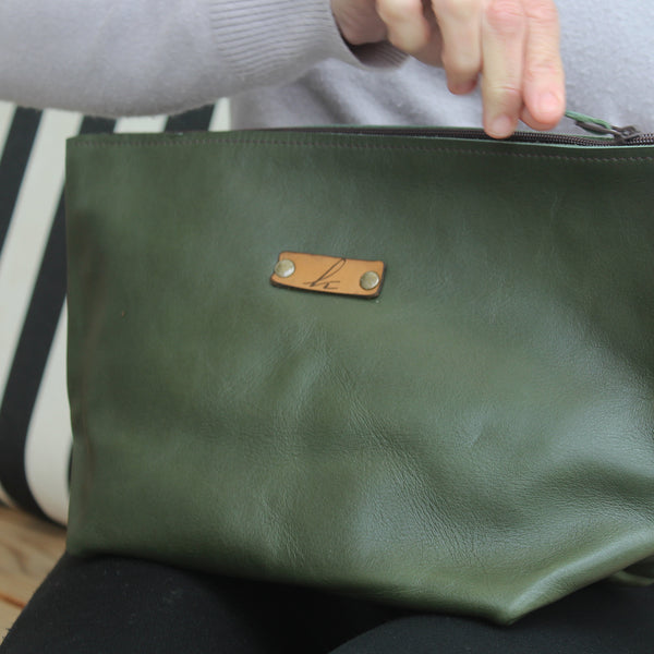 Leather toiletry bag green