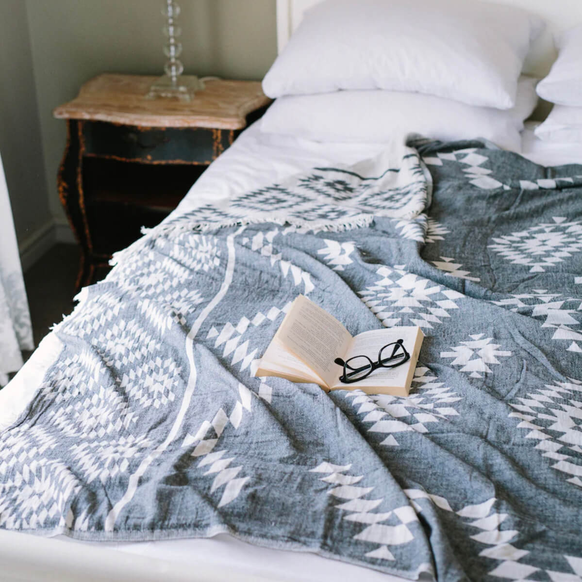 Motif  Blanket Grey