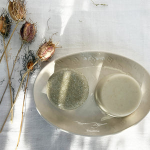 oatmeal and honey botanical shampoo and conditioner bar for sensitive scalp 
