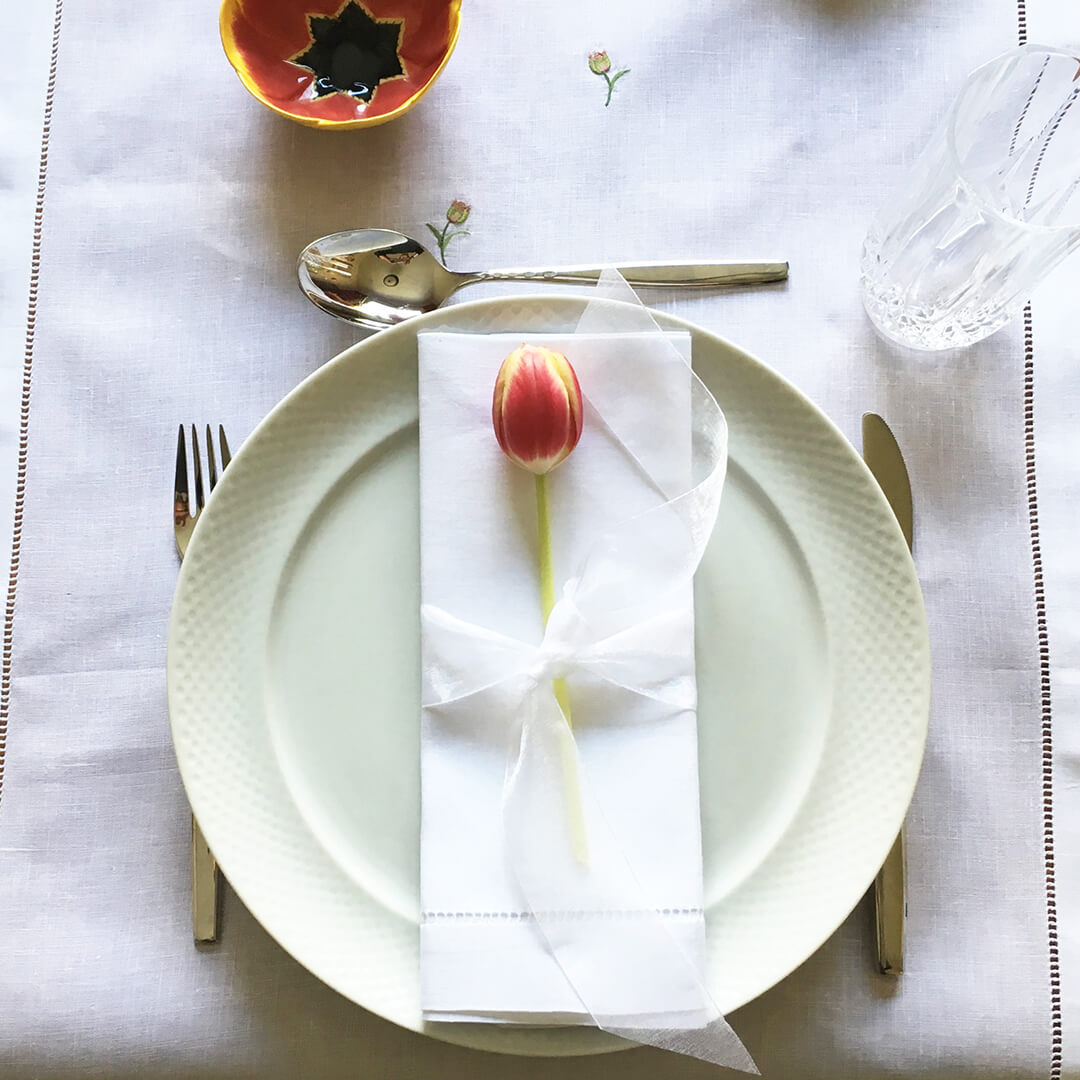 Gordonsbury Hand Embroidered Linen Table Runner – Tulip