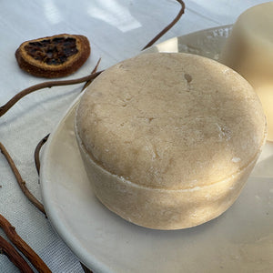 Moisturizing shampoo bar for dry hair with vanilla and orange essential oils natural hair care