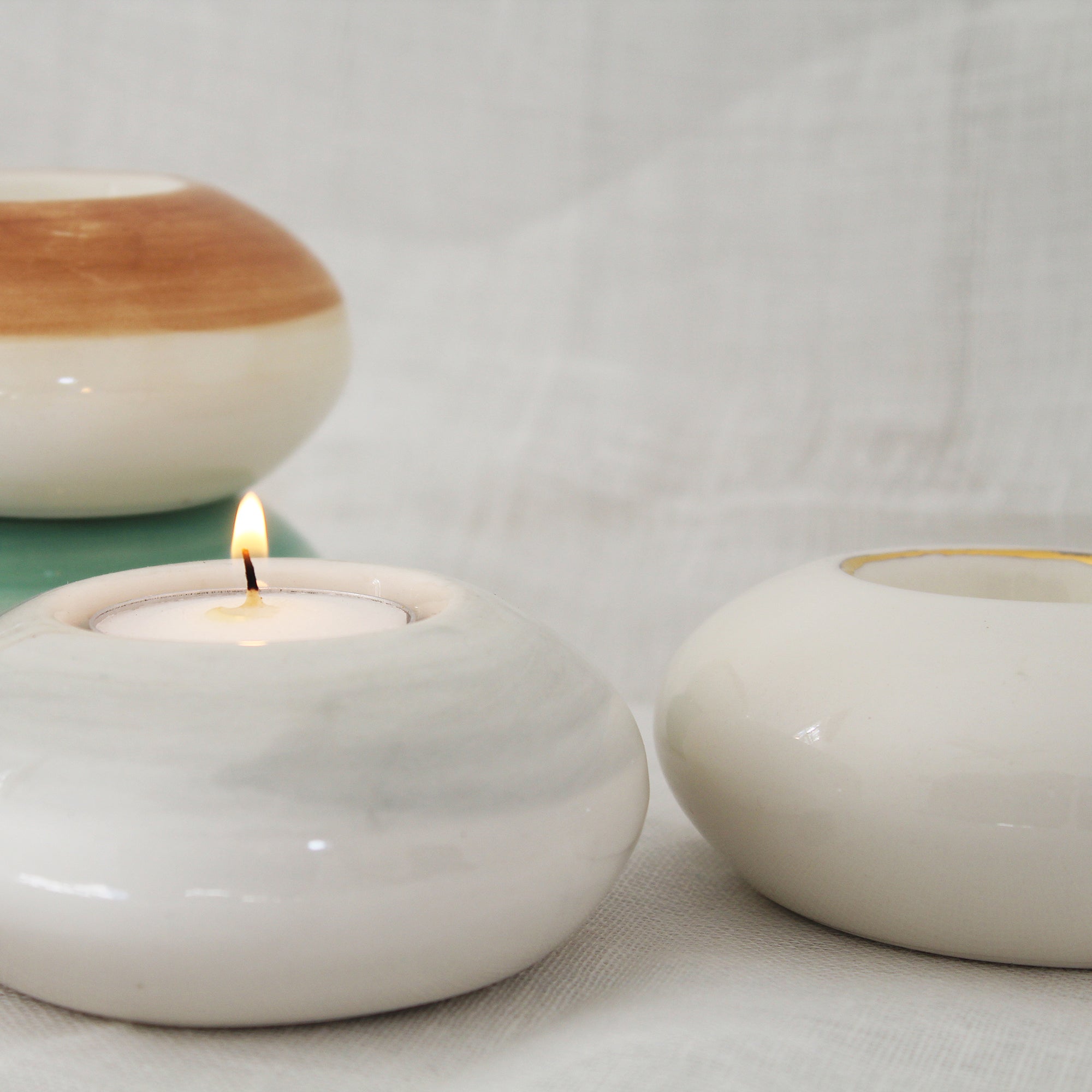 Ceramic Tea Light Holder White with Gold Trim Round